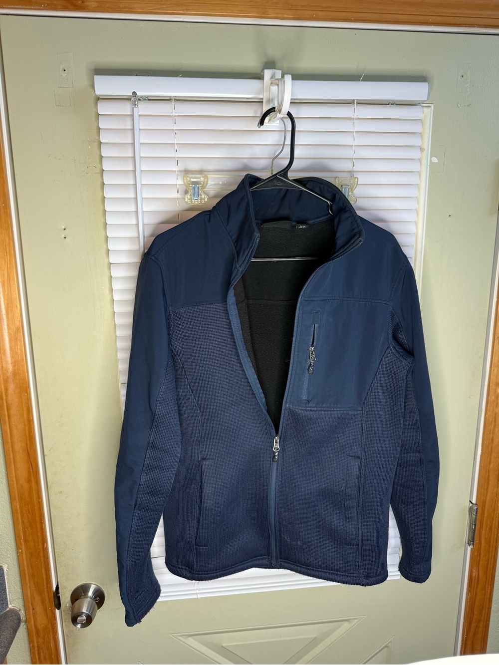 This Swiss Tech men's softshell outerwear garment